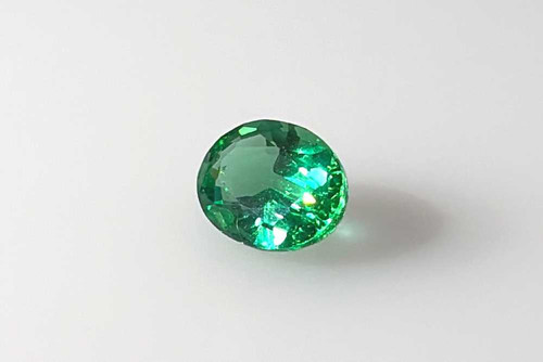 Oval Emerald Gemstone – 1.18 Carat – Medium Light Green