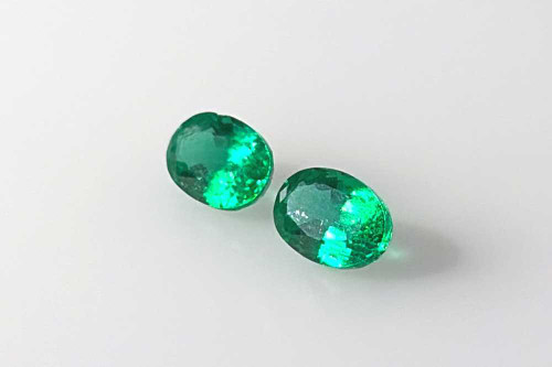 Oval Emerald Gemstone – 0.97 Carat, Medium Intense Green, Matched Pair, Zambia Origin
