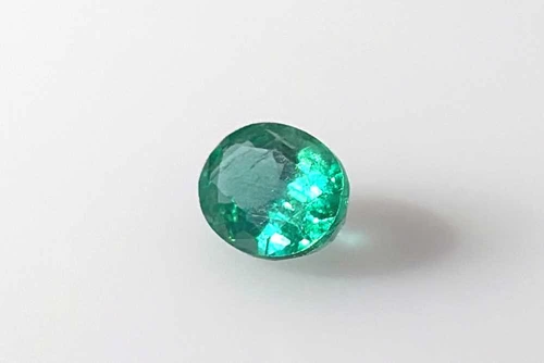 Oval Emerald Gemstone – Medium Light Green – 1.35 Carat