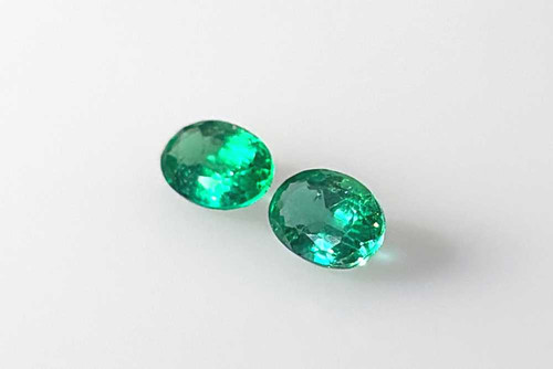 Oval Emerald Gemstone – Medium Intense Green – 0.86 Carat, Matched Pair