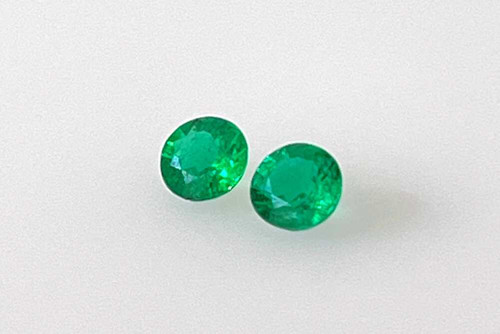 Round Emerald Gemstone – 0.47 Carat, Vivid Rich Green, Matched Pair