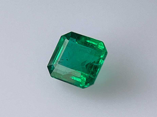Asscher Cut Emerald Gemstone – 1.8 Carat, Vivid Rich Green, GIA Certified