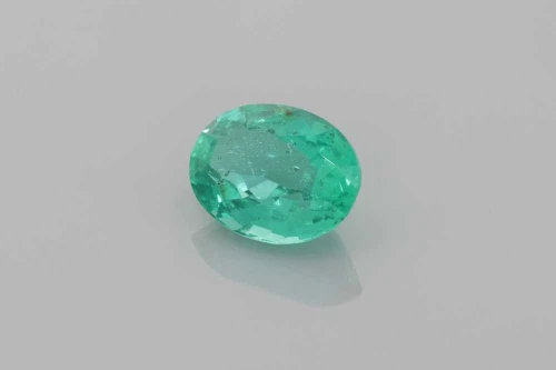 Oval Emerald Gemstone, 1.27 Carat – Medium Light Green