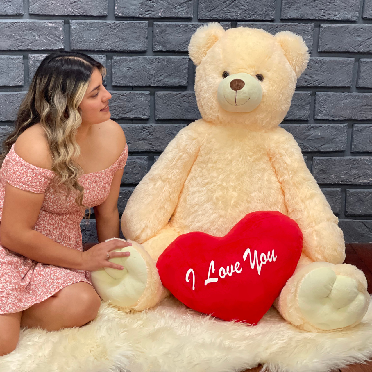 4ft Giant Vanilla Cream Tubs Teddy Bear Valentines Gift  With I Love You Heart From Giant Teddy Brand