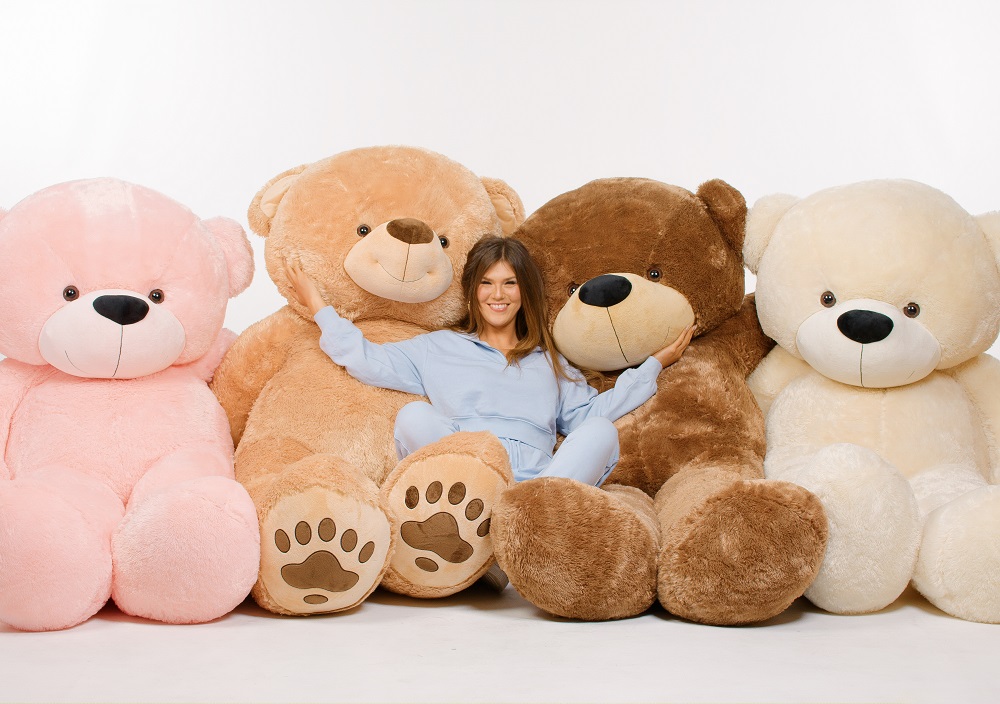 7ft-huggable-giant-teddy-bear.jpg