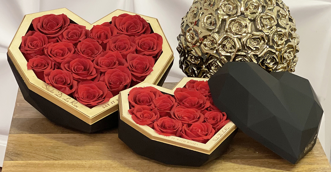 luxury-black-dimond-heart-box-with-preserved-red-roses.jpg