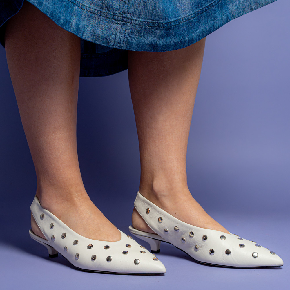 Slingback bianche con borchie -  - Le Conturbanti Concept Store