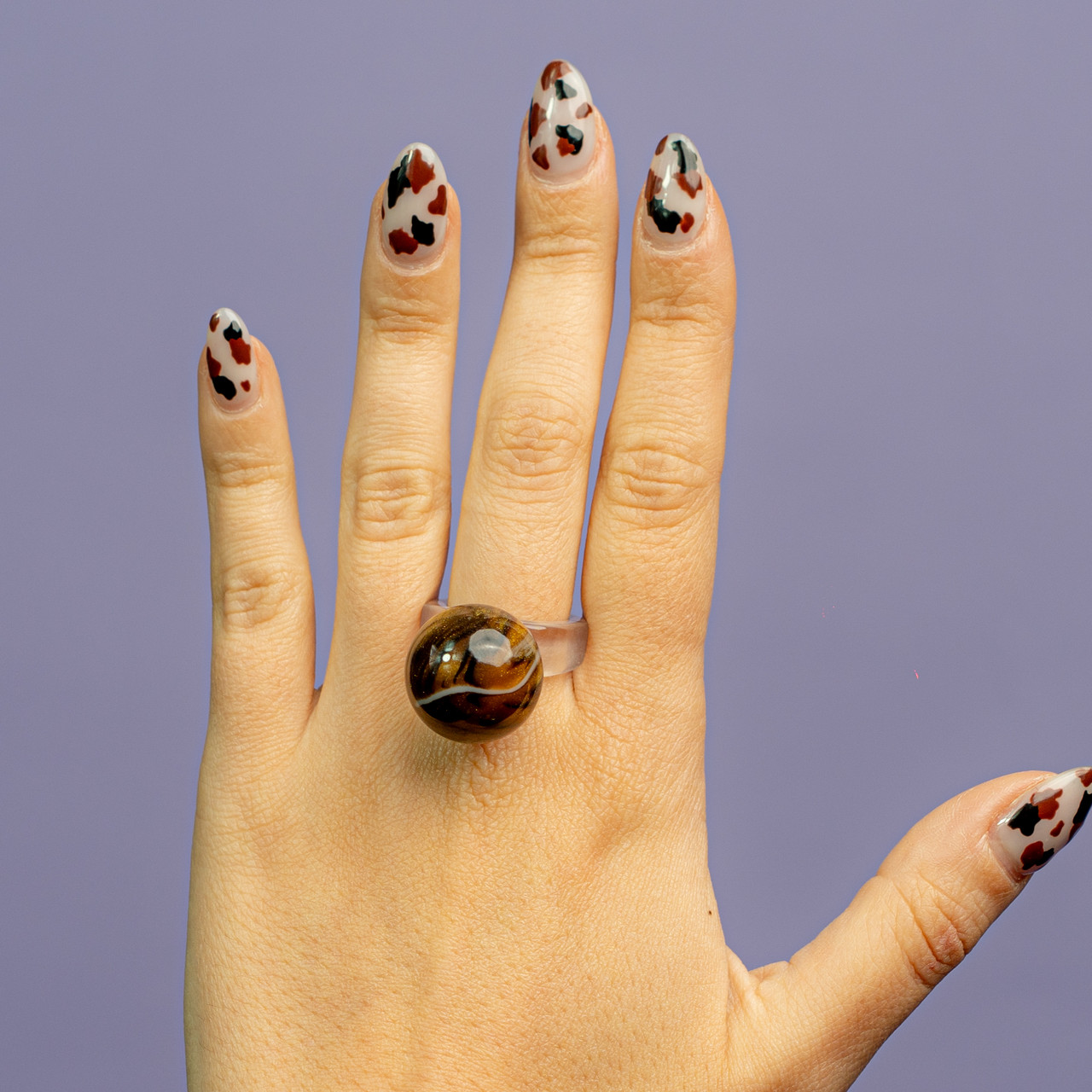 Anello bolla in plastica marmorizzato glitter - Marrone - Le Conturbanti Concept Store