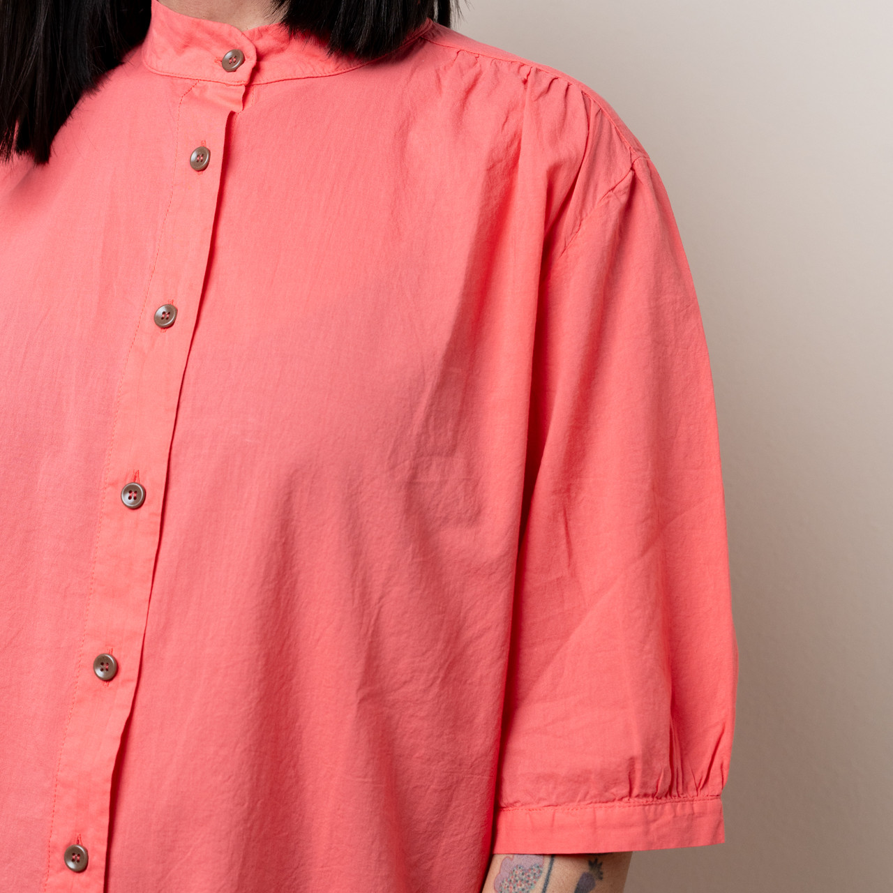 Camicia coreana color rosso fragola -  - Le Conturbanti Concept Store