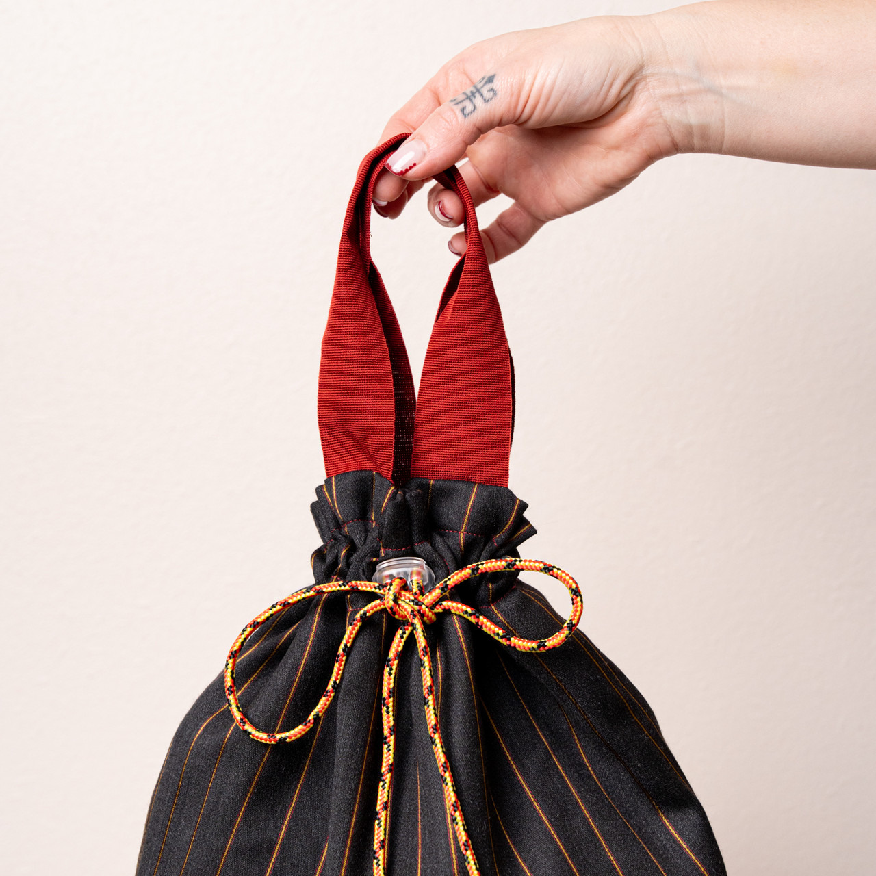 Borsa a mano nera a righe -  - Le Conturbanti Concept Store