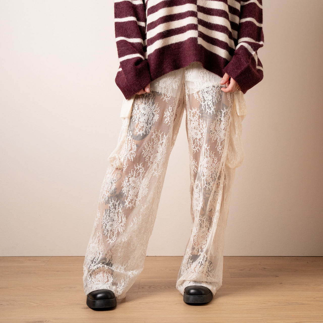 Pantaloni in pizzo color burro -  - Le Conturbanti Concept Store