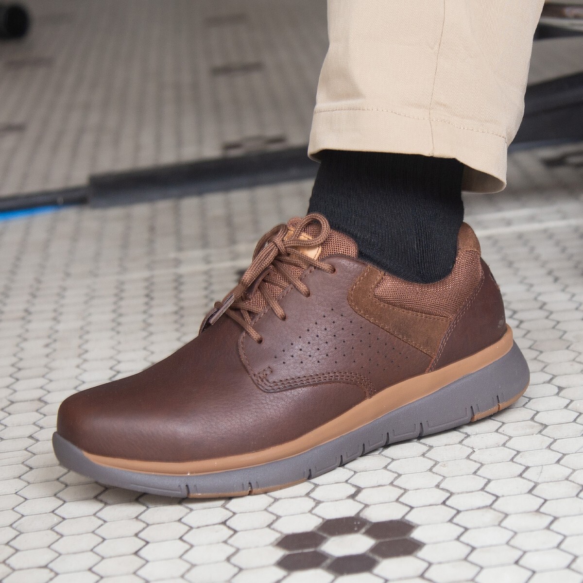 rockport-rk5700-1200x1200-2.jpg Close up of RK5700 men's casual work oxford on foot with tile background
