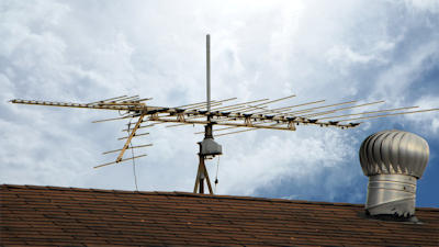 Rooftop television antenna