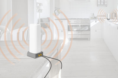 Top Signal omni desktop antenna with 2 SMA ports TS210602 in a two-antenna setup with a Top Signal omni desktop antenna with 1 SMA port TS210601