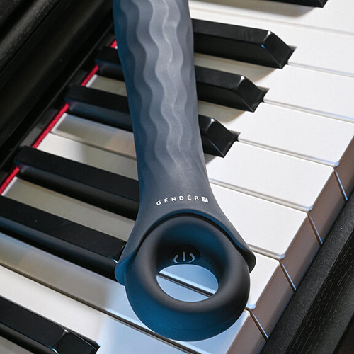 The Gender X Powerhouse has a lopped handle