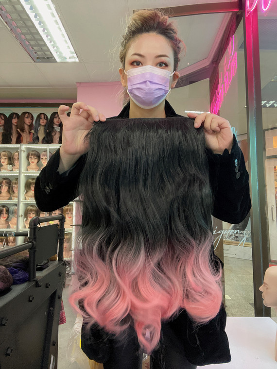 Hair extensions dip dye black pink
