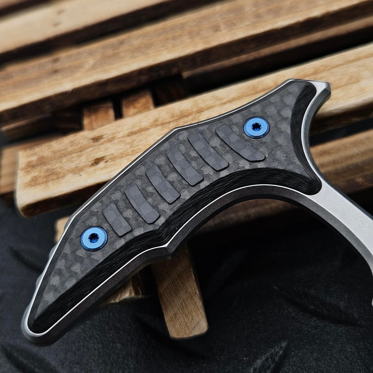 Microtech/Bastinelli Bee Stonewash Push Dagger Full Serrated W/ Carbon ...
