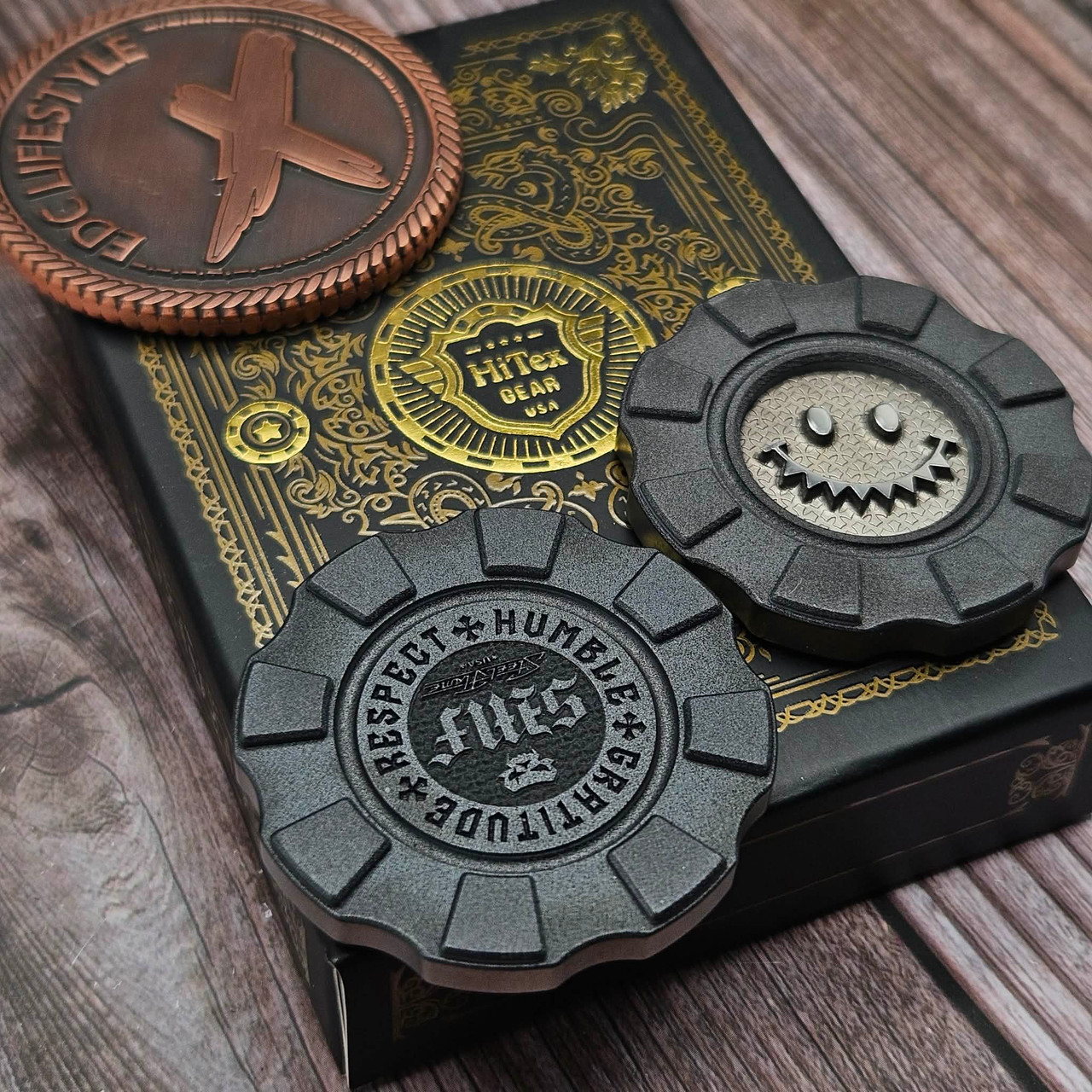 マスターマインドジャパン　ノベルティ　メタルバッチ HiTex Gear x Steel Flame SMF Smile Chip