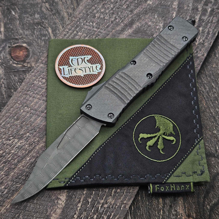 Microtech Combat Troodon 146-16CFS Bowie Carbon Fiber Top Damascus Standard Ringed Hardware - Serial 001