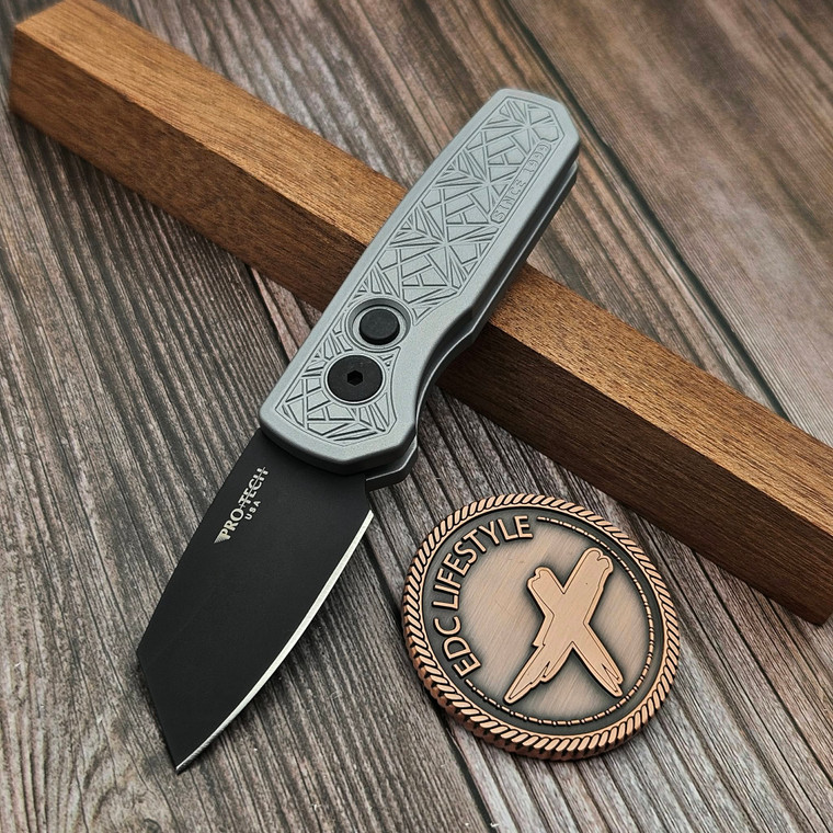Pro-Tech Runt 5 NEXUS Grey DLC 20CV Reverse Tanto - Preowned