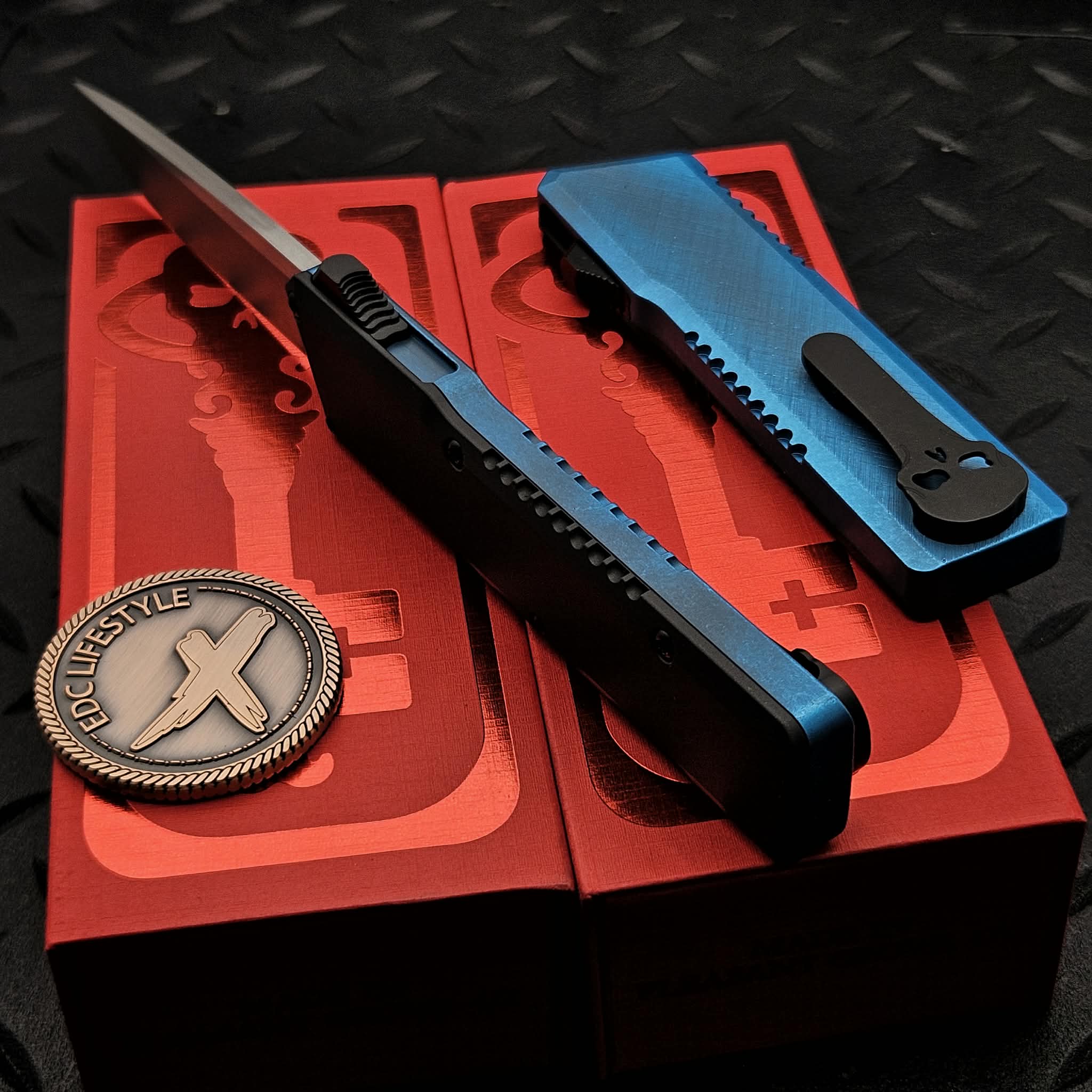 Chaves Knives Dissident OTF Blue/Black Aluminum Crosshatch D/P