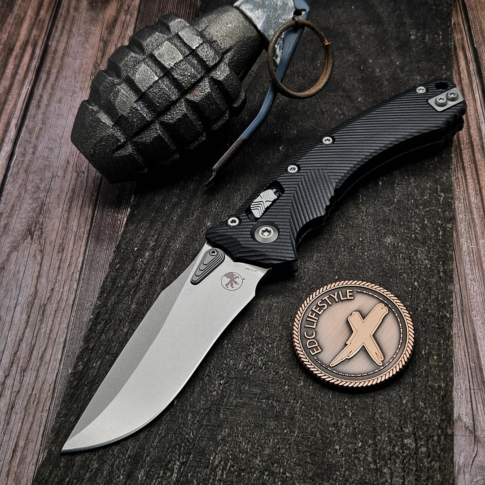 Microtech Amphibian Ram-Lok Black Fluted G-10 Stonewash Standard
