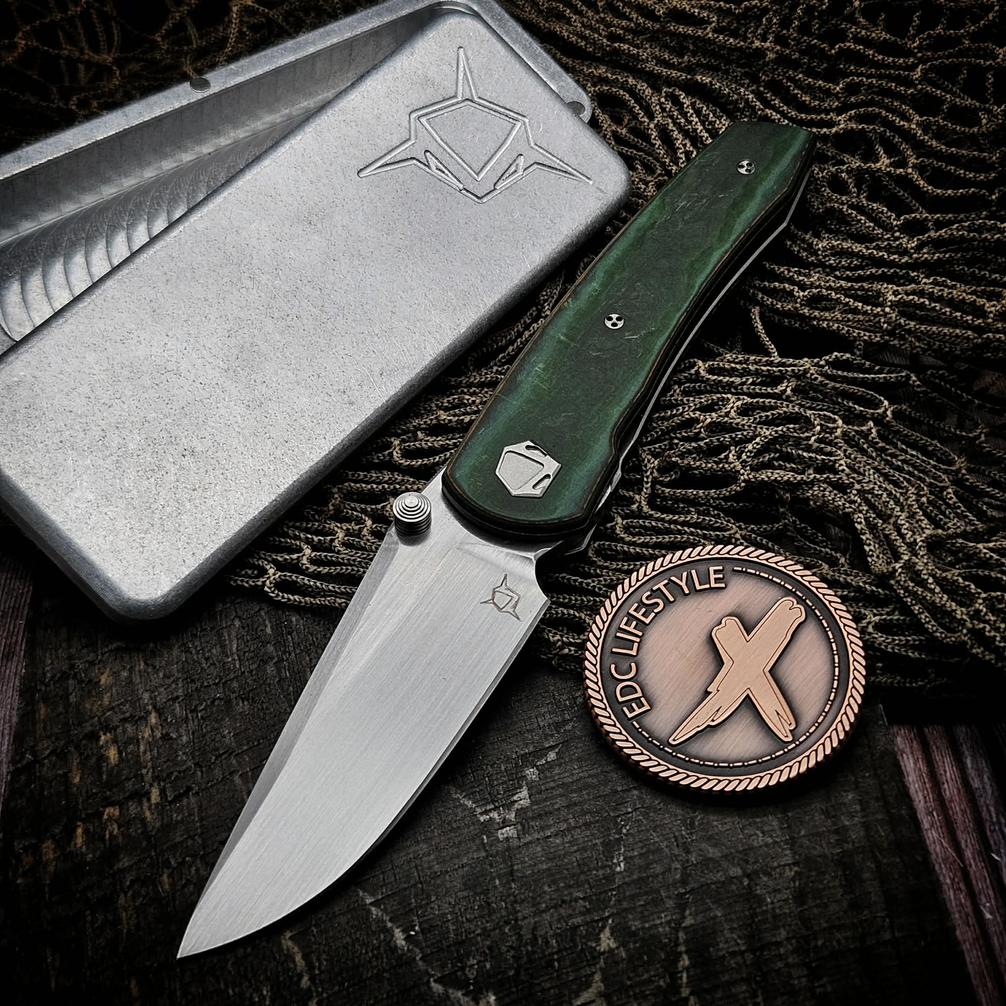 Sharknivco Waka V4.9 Green Camoquartz Liner Lock RWL34 Hand Satin