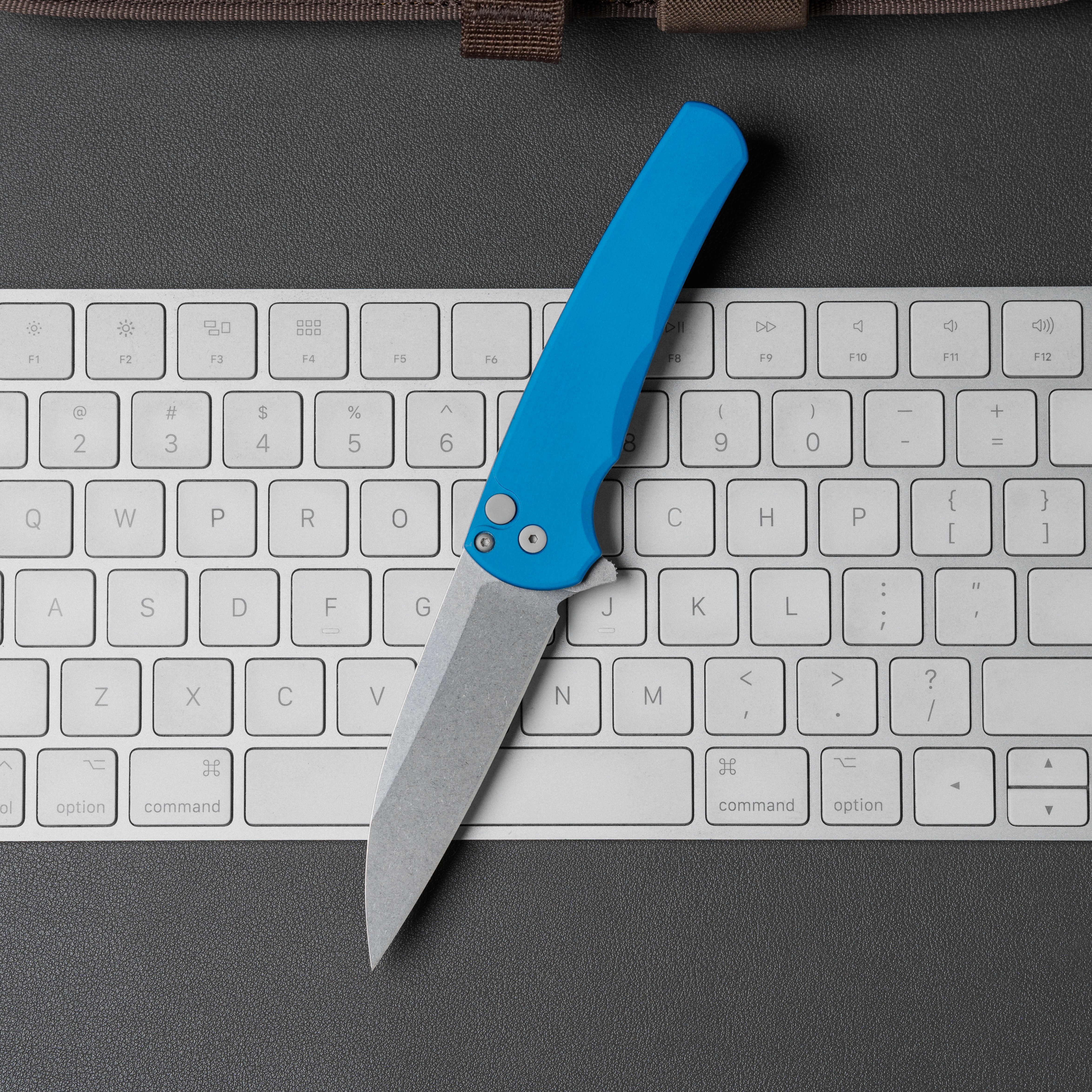 so1⭐︎ Pro-Tech Knives Malibu Button Lock Blue Handle, 3.3