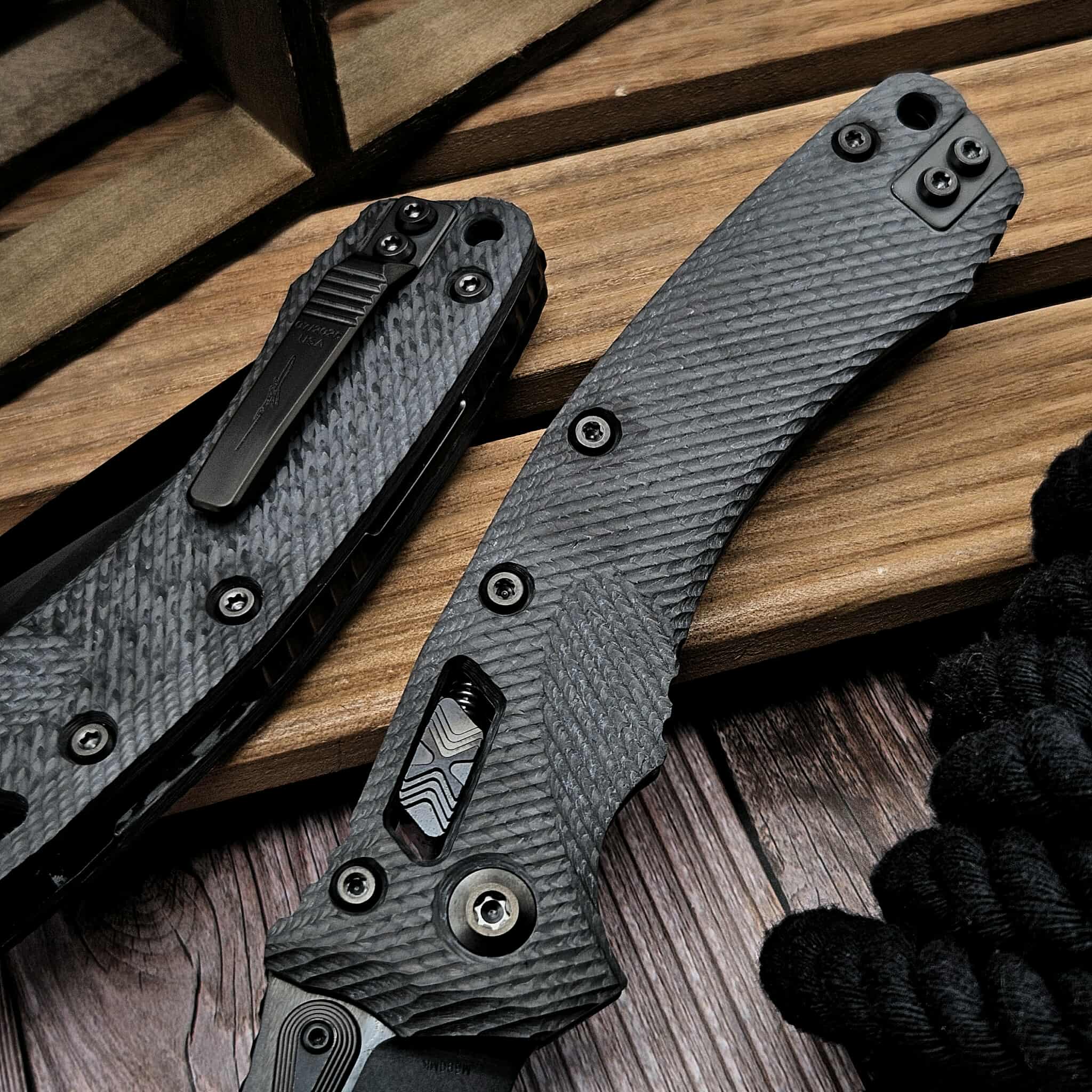 Microtech Amphbian DLC Shadow Partial Serrated Carbon Fiber 137RL