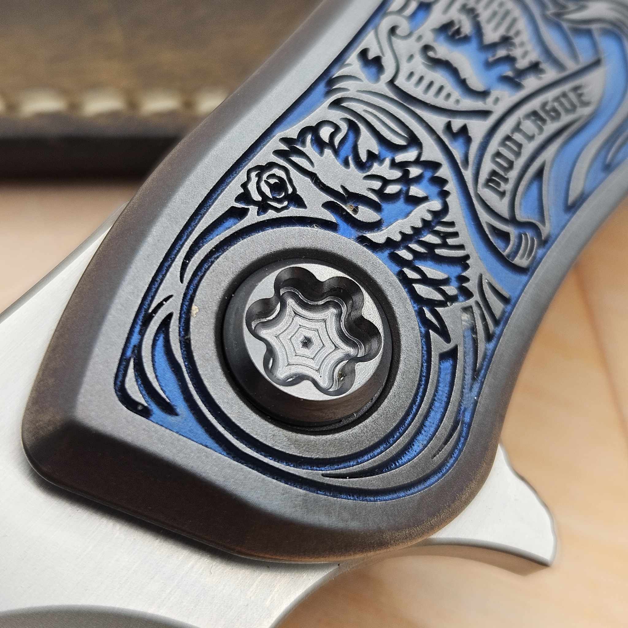 Bond Knives Ti2 Design Huli Maka Flip Blue
