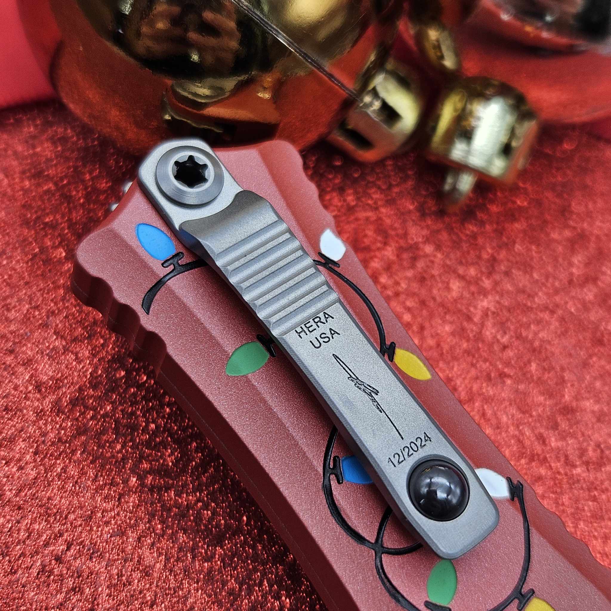 Microtech Hera II Mini Double Edge Christmas Red 2.95