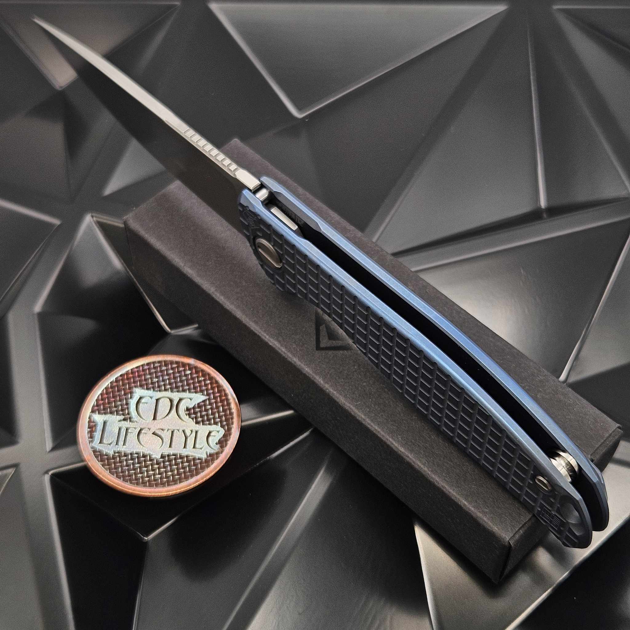 ●BLACK MENAGERIE Shirogorov Knives F95 Monkey Edge FRAG Pattern Blue