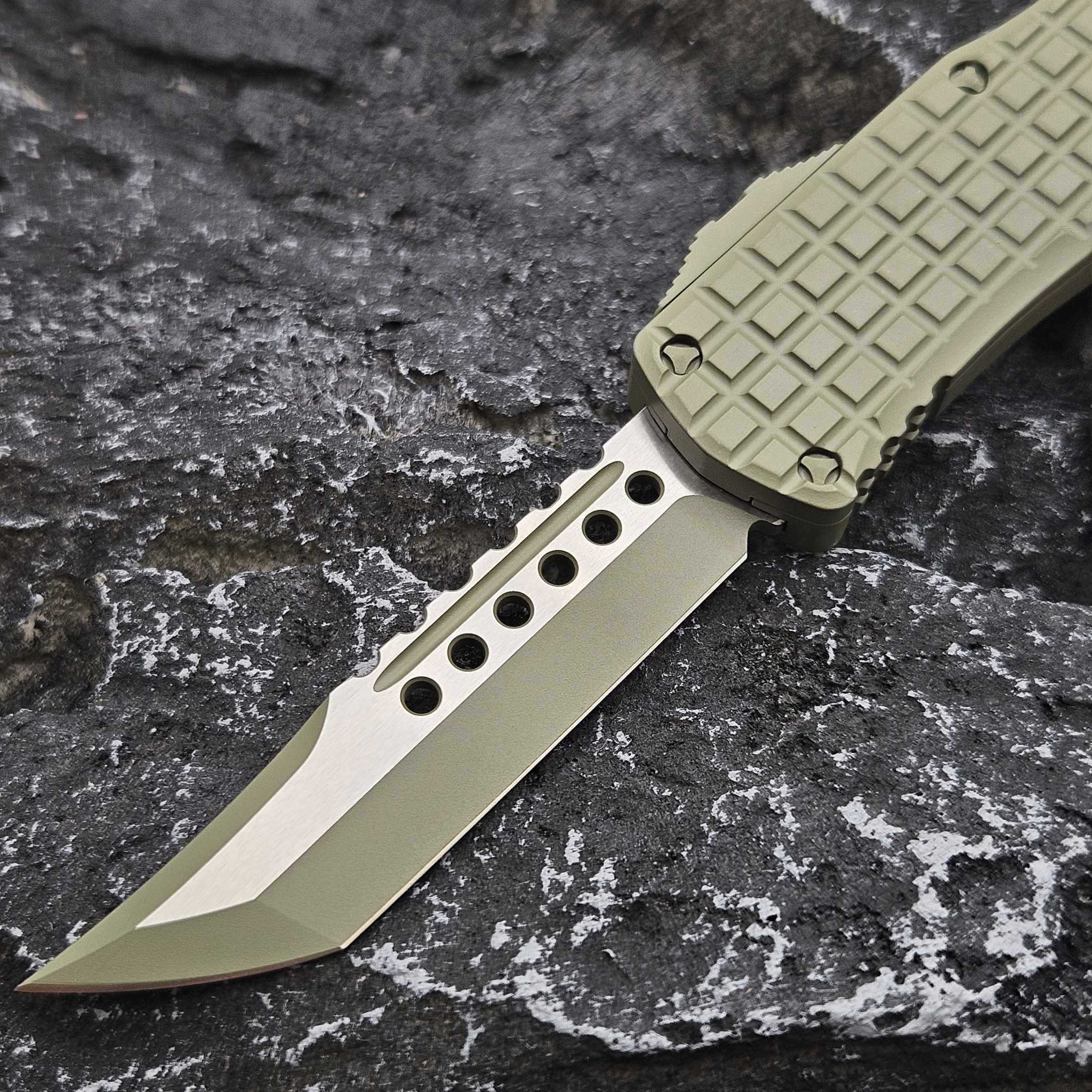 ◇Hera Microtech Hera - Black Frag Chassis & Hellhound Blade - 919