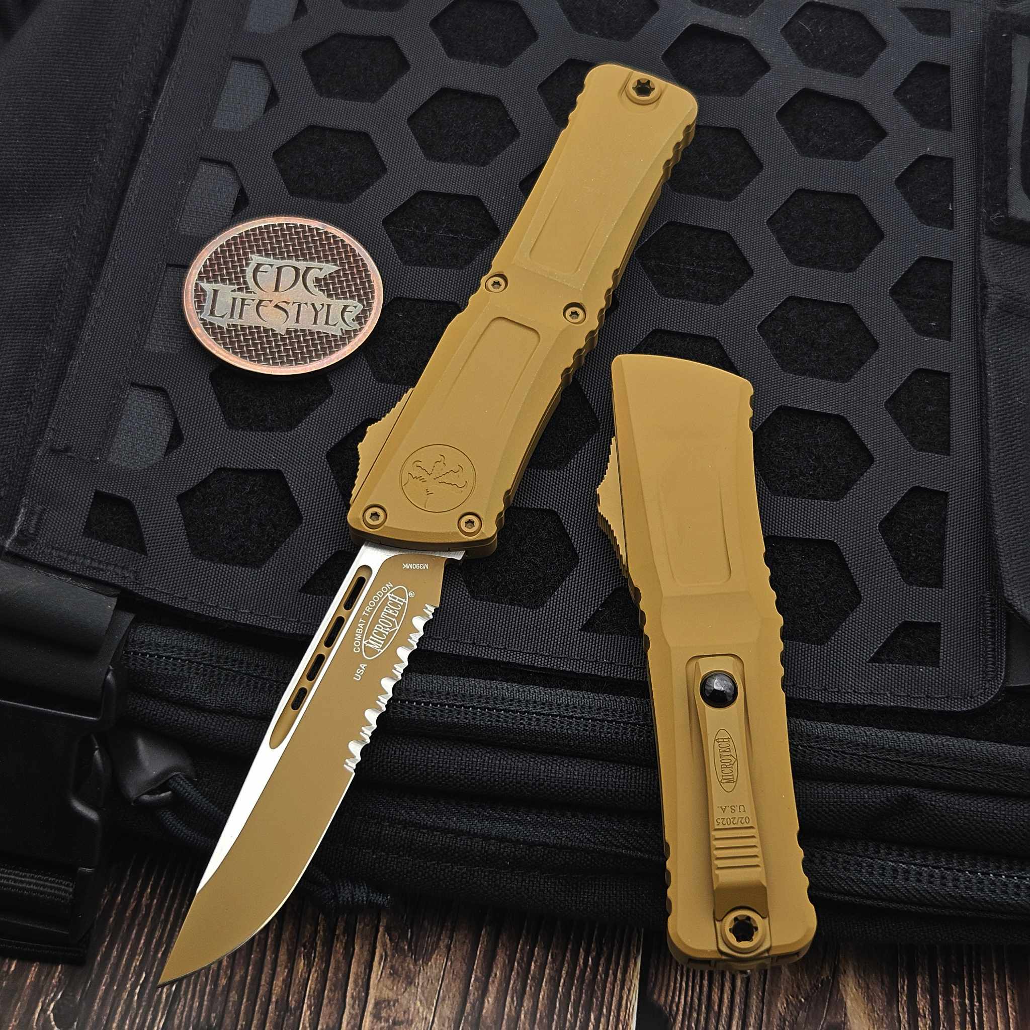 Microtech Combat Troodon Gen III Cerakote RAL-8000 4