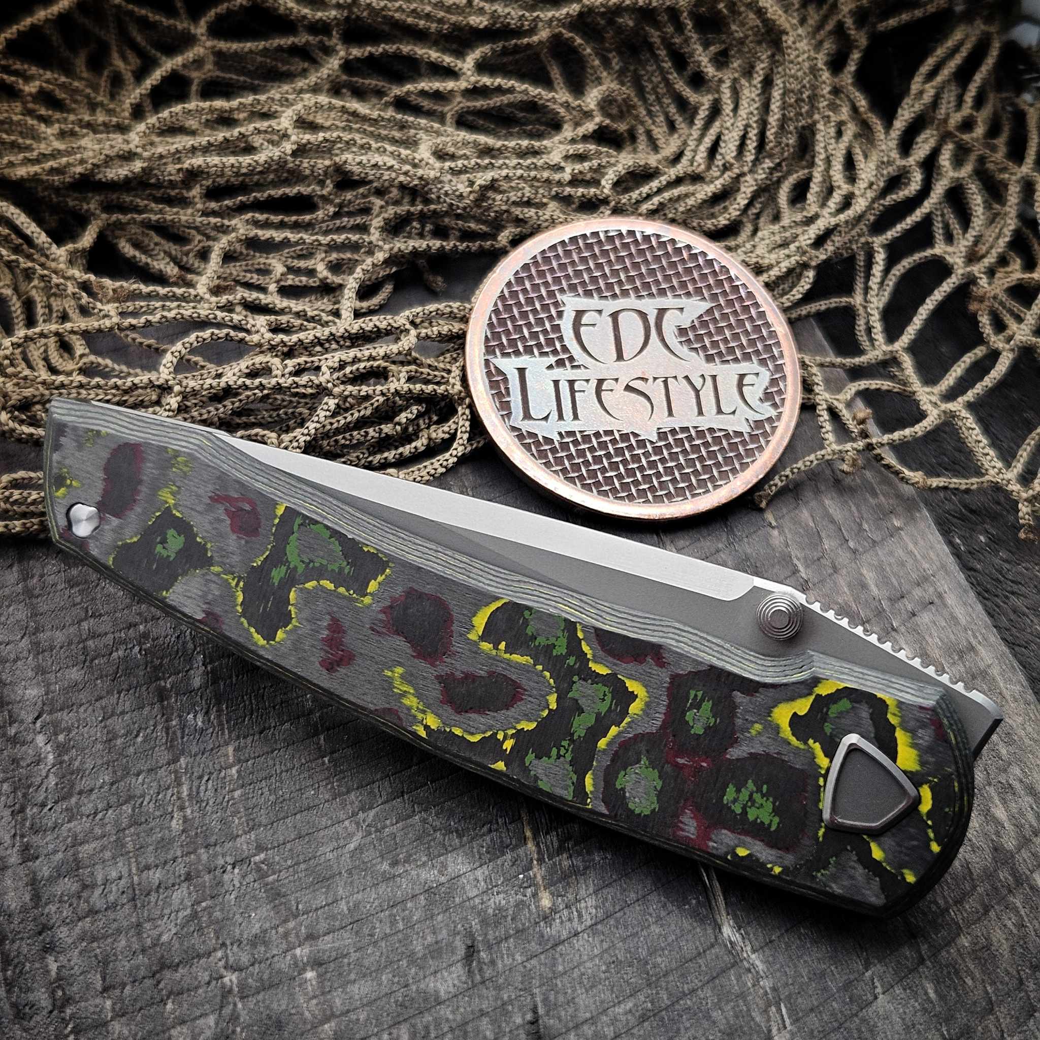 Sharknivco Waka Boba Fett Camo Carbon Frame Lock w/RWL34 ZirBlast