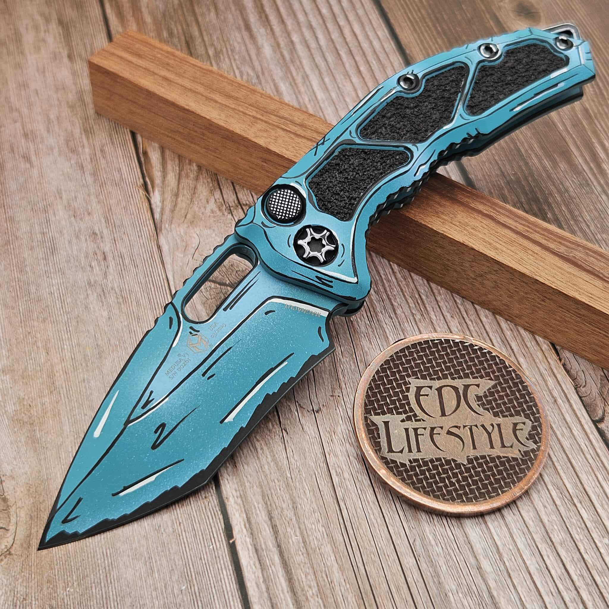 Heretic Medusa Auto Recurve Turquoise CEL Shading 3