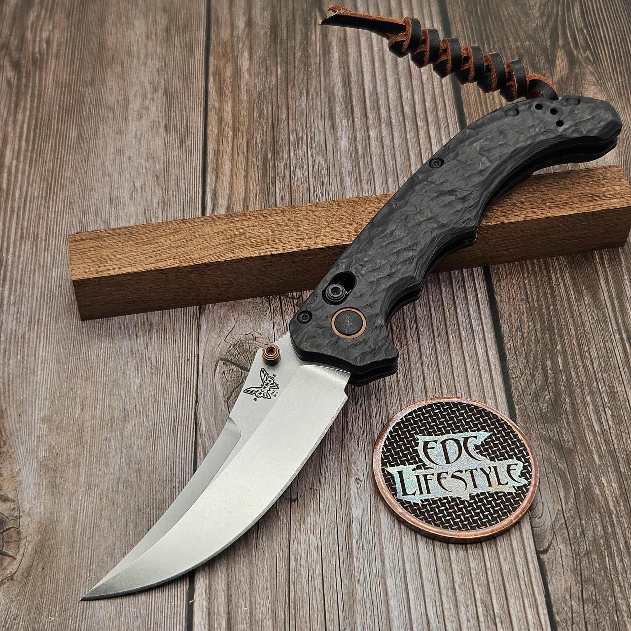 Benchmade Mini Bedlam Carbon Fiber Scimitar S90V 865-02 - Preowned