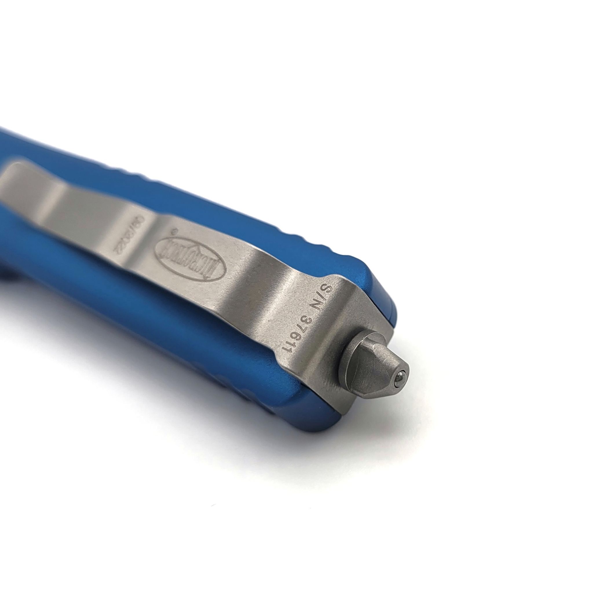 Microtech UTX-70 147-4BL Blue Double Edge Satin Standard