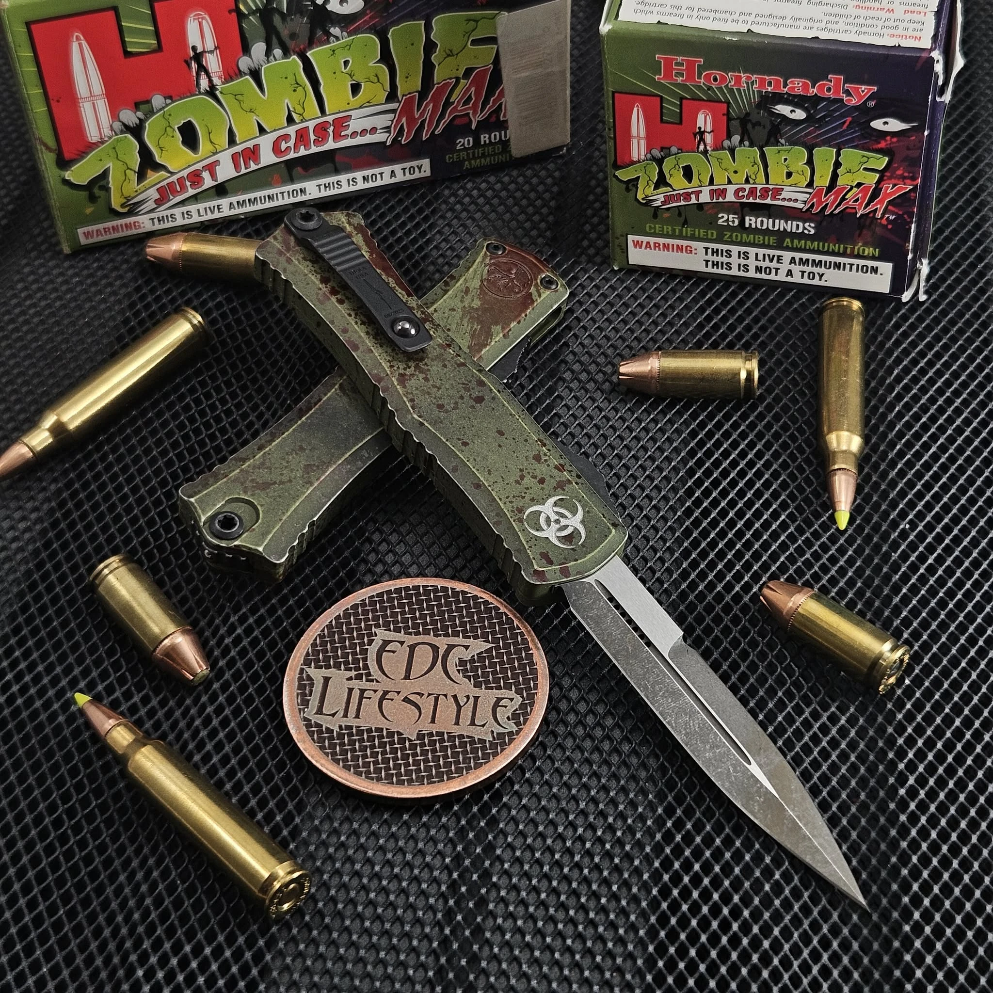 Microtech Hera II Mini Outbreak Deep Engraved Signature Series