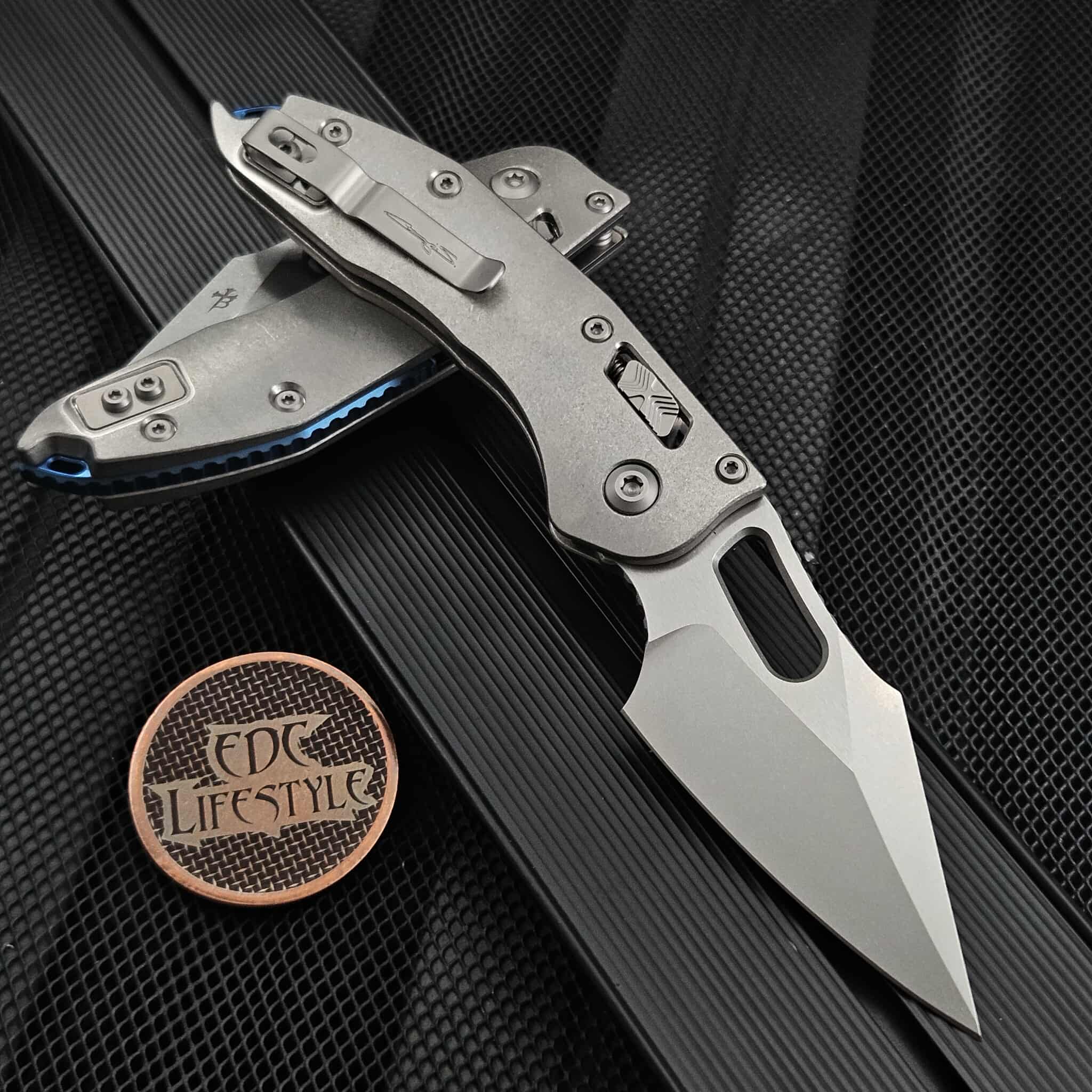 Tyler magneato 7’0” Reate Knives JACK Integral Satin M390 Marbled Carbon Fiber Blue