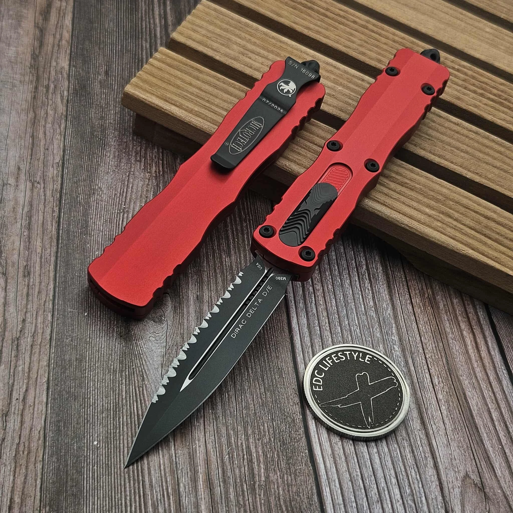 Microtech Dirac Delta Red 3.75
