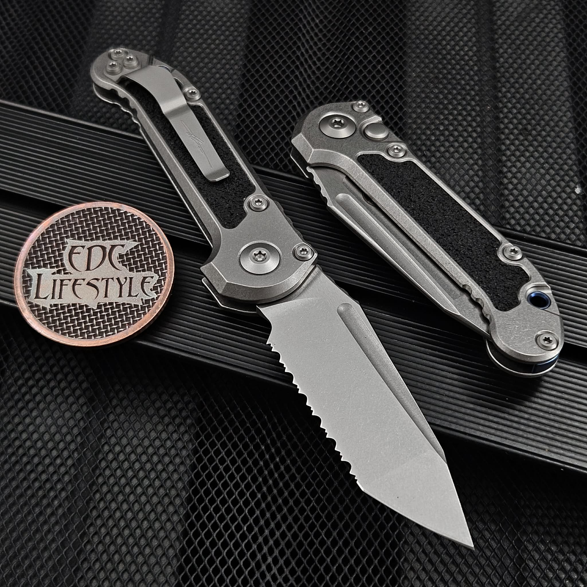 Microtech LUDT Titanium Textured Inlay T/E Full Serrated Stonewash
