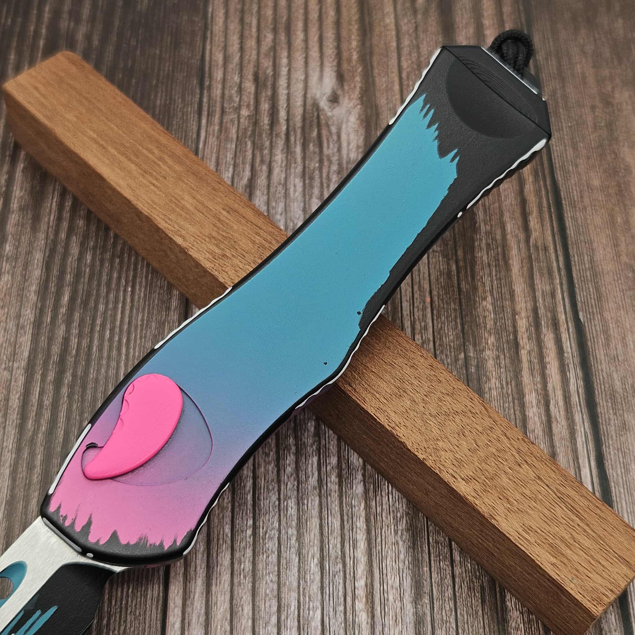 Heretic Hydra V4 T/E Miami Vice Cel Shading H406-CS-MV - Preowned
