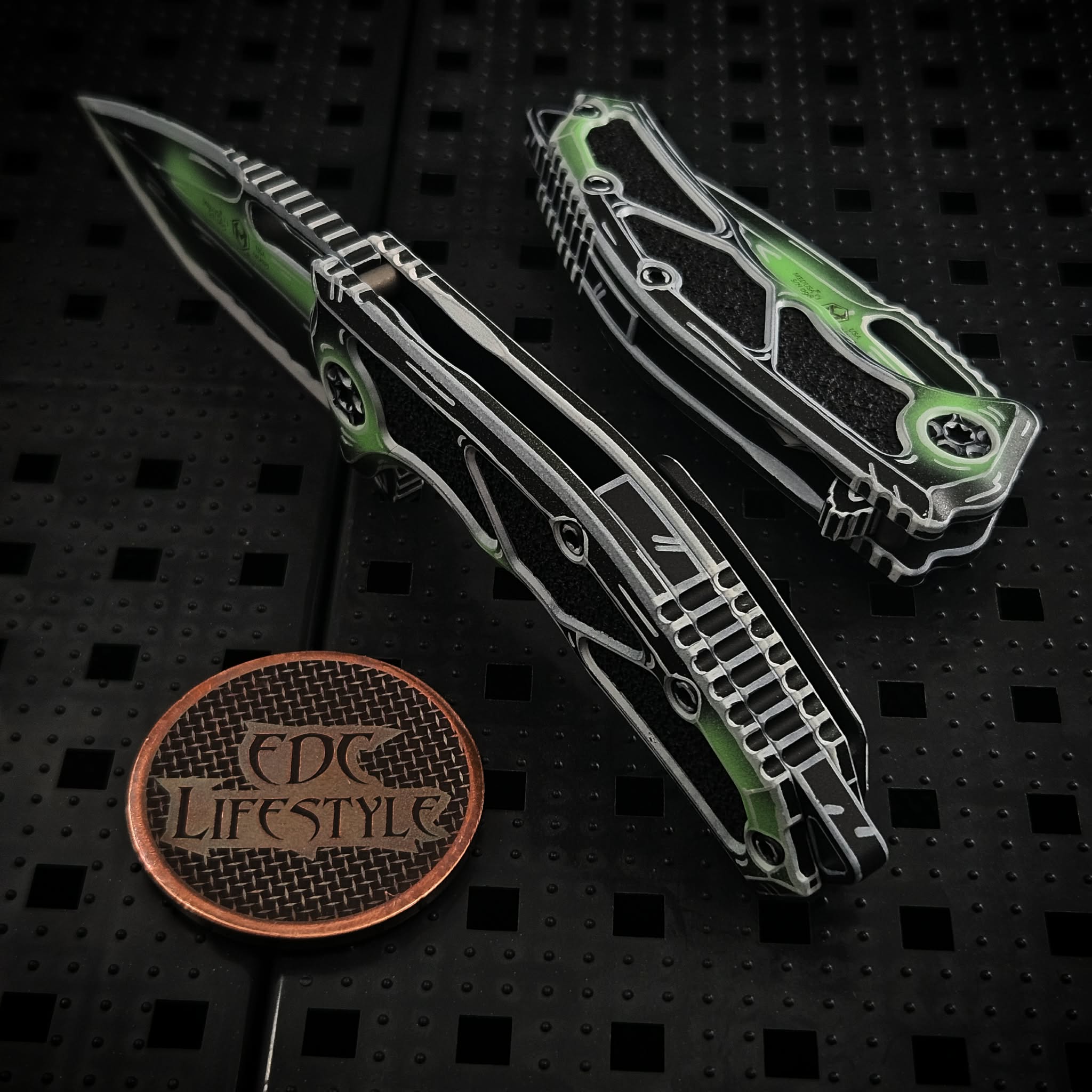 Heretic Medusa Manual Tanto Negative Cel Shade Toxic Green UV