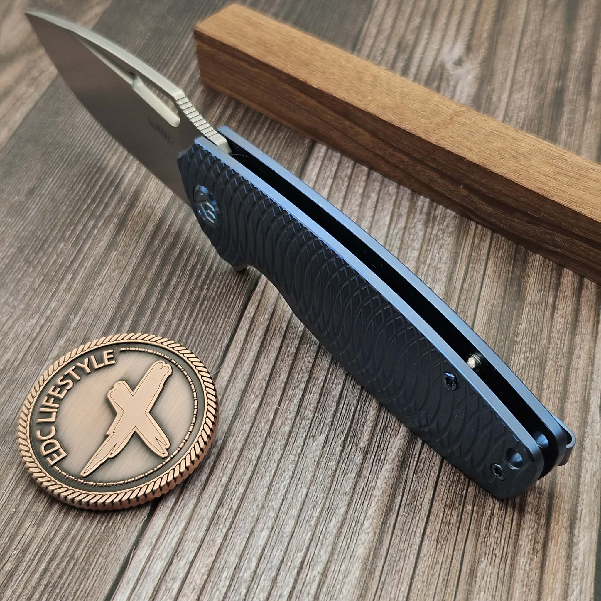 Kubey Tityus Frame Lock Flipper Folding Knife Blue Pattern