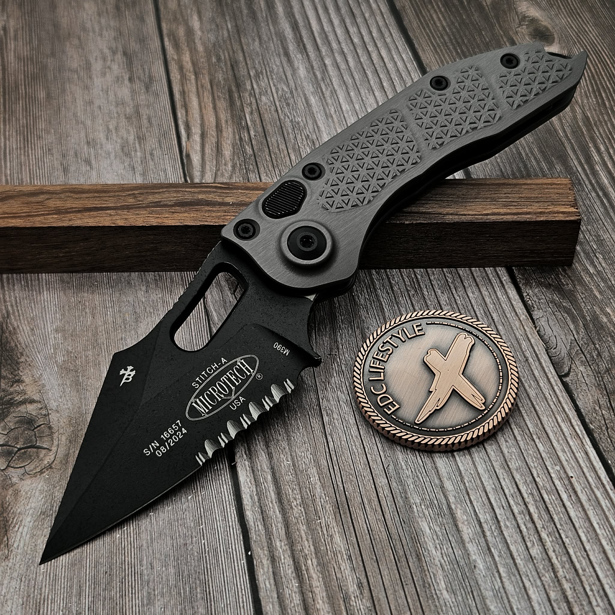 Microtech Stitch Auto Natural Clear Partial Serrated Apocalyptic