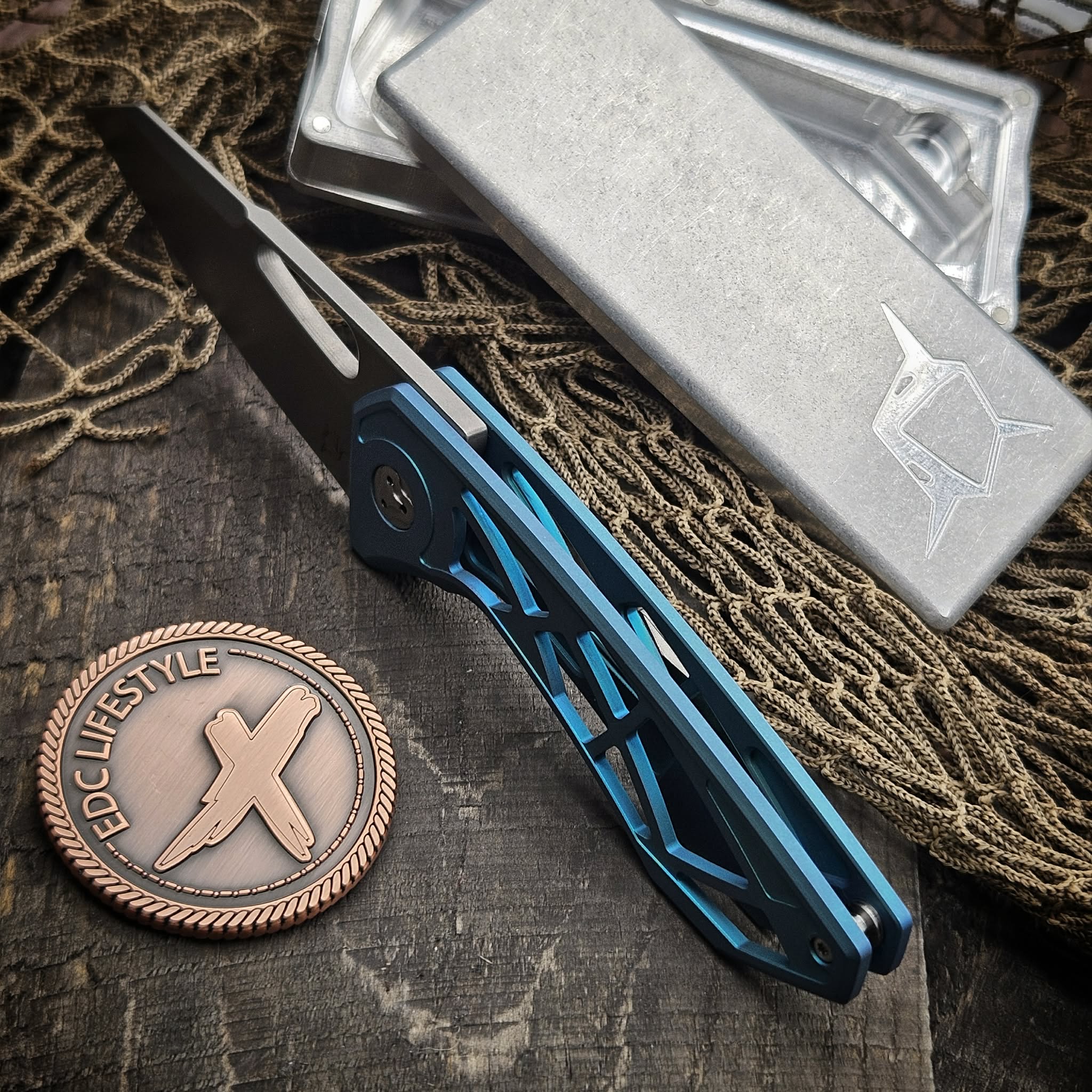 ★みき　断捨離中‼️★Tiffany & Co.★SVインフィニティーNC Sharknivco M11 Skeletonized Tiffany Blue Zirblast Titanium Handle