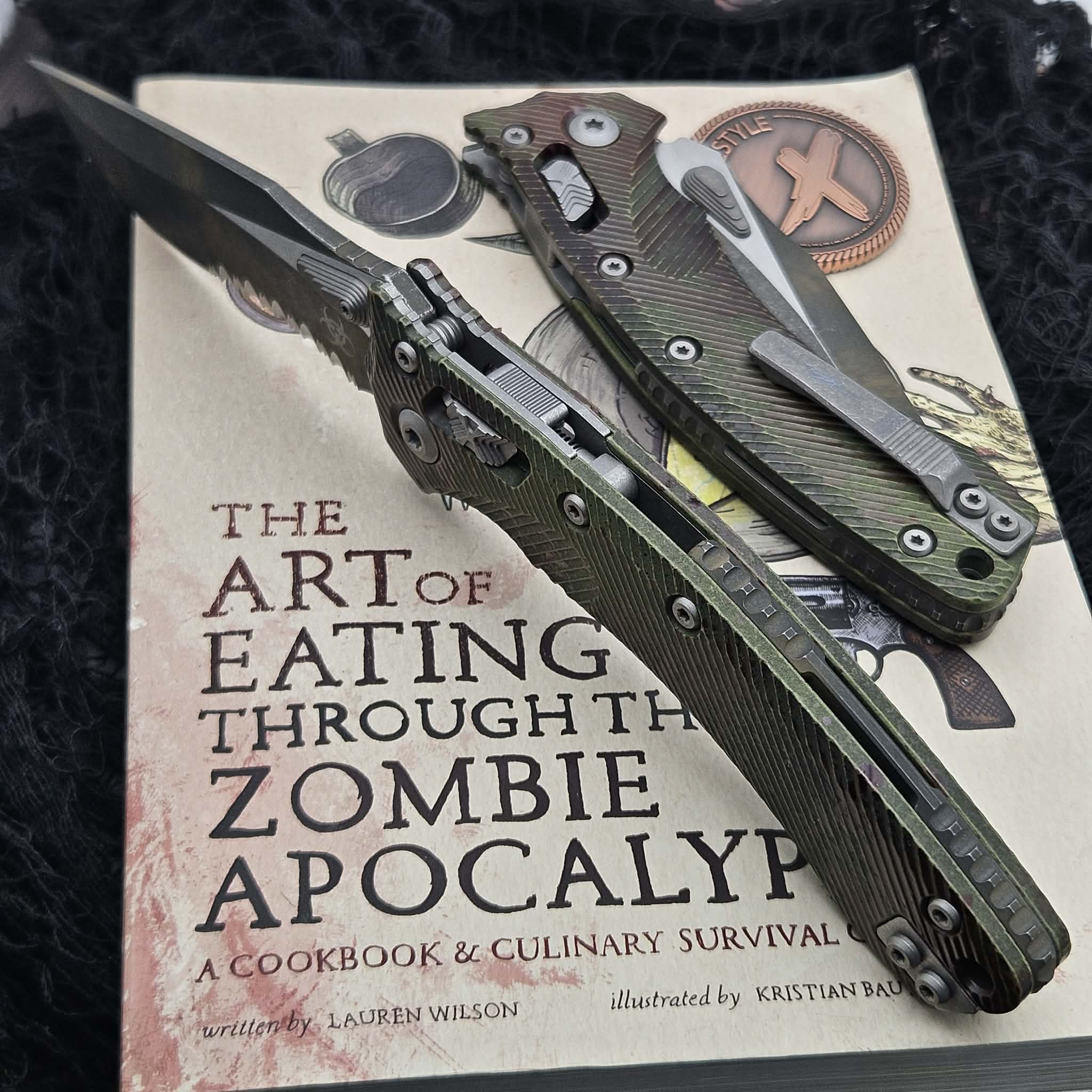 Microtech Amphibian Ram-Lok 137RL-2FLOBS Fluted Aluminum Outbreak