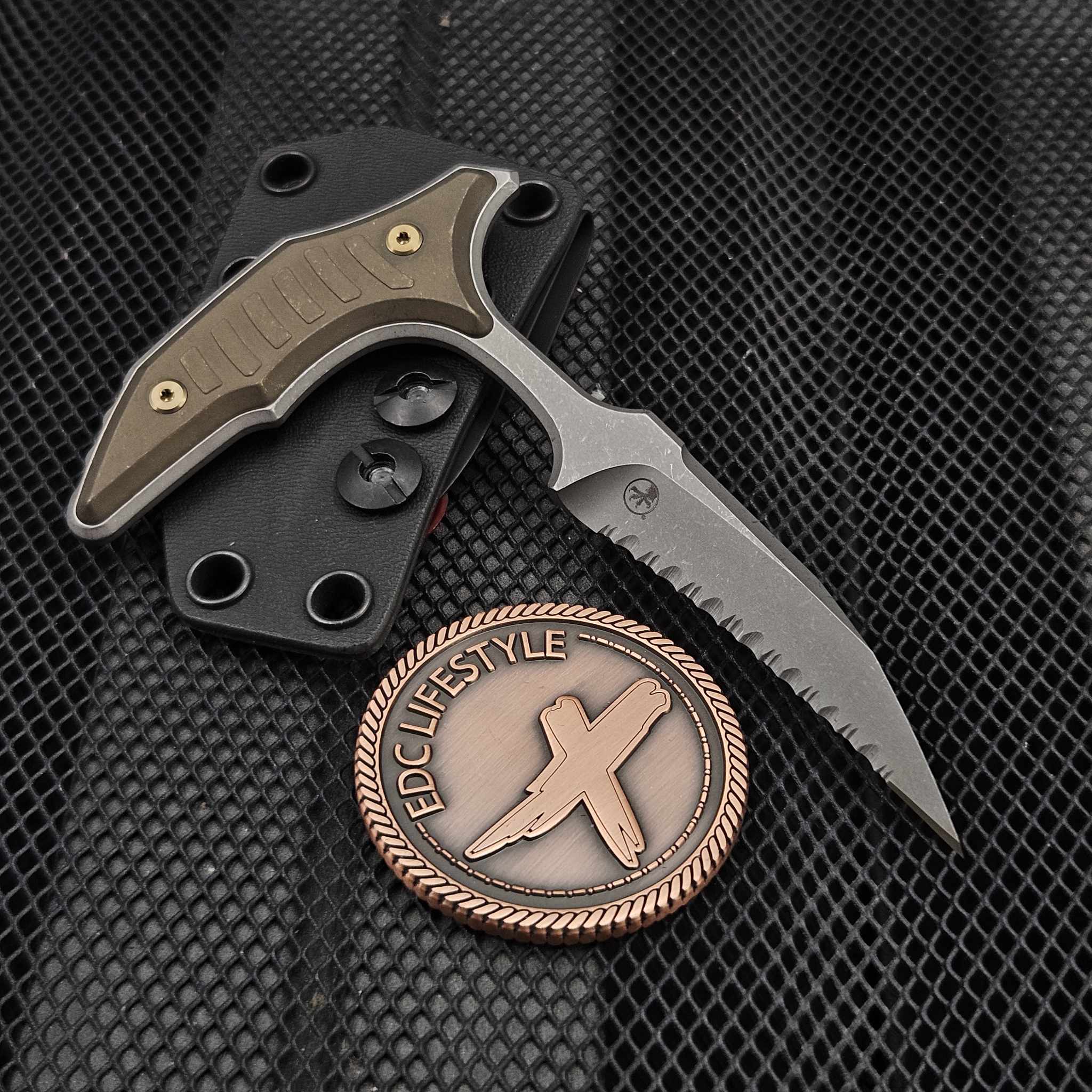 Microtech/Bastinelli Bee 218-12APMS2 Bee Apocalyptic Full Serrated