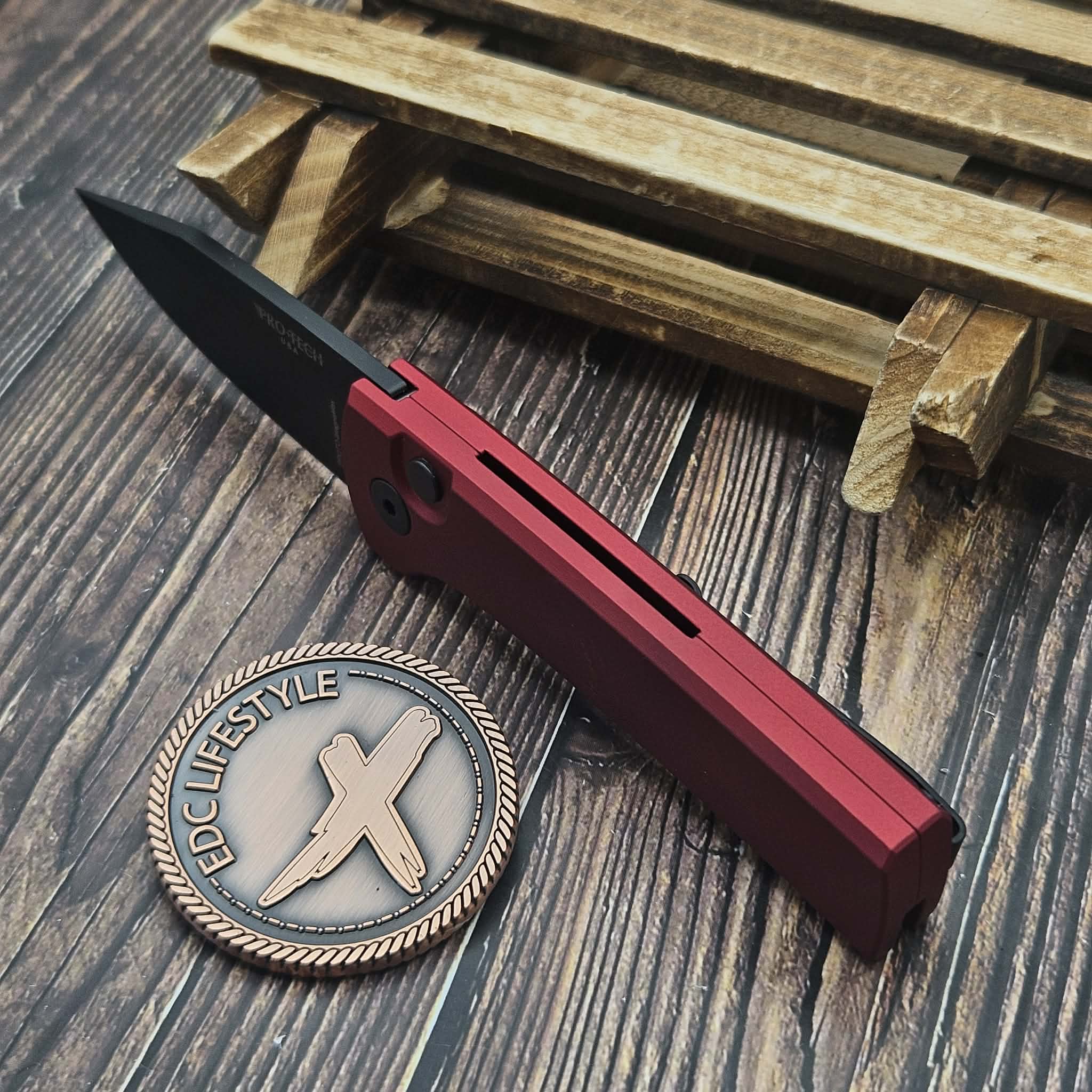 Pro-Tech Chaves Scapegoat Red Compact Auto 3.15